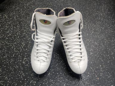 Used Riedell 121 WomensFigure Skate White Senior 6.5 11849-S000036291