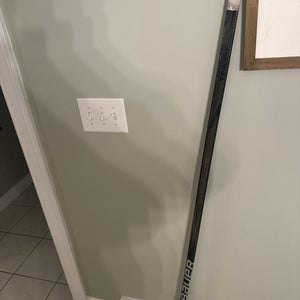 Intermediate Bauer Vapor Hyperlite 2 Right Handed Hockey Stick P28 55 Flex (Used)