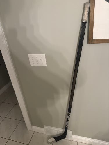Intermediate Bauer Vapor Hyperlite 2 Right Handed Hockey Stick P28 55 Flex (Used)
