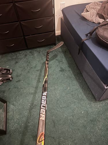 Senior Bauer Vapor Flylite Right Handed Hockey Stick P86 77 Flex Pro Stock (New)