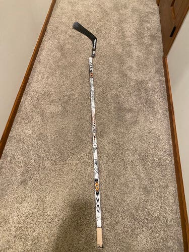 Easton Synthesis LH Hockey Stick 100 Flex w/ new Lidstrom focus flex blade