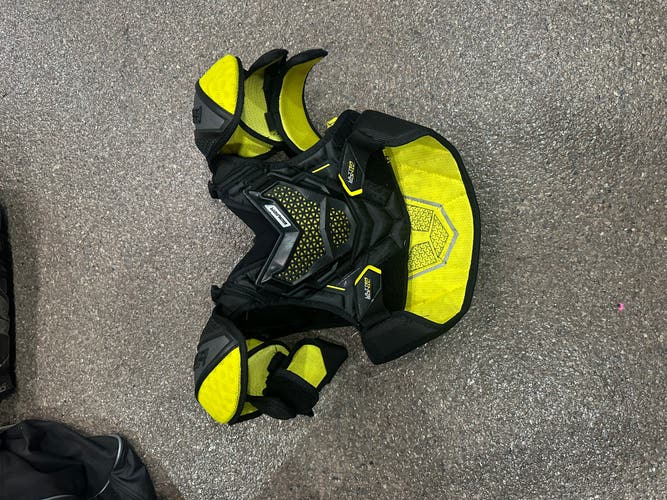 Small Junior Bauer Supreme Ultrasonic Shoulder Pads (Used)