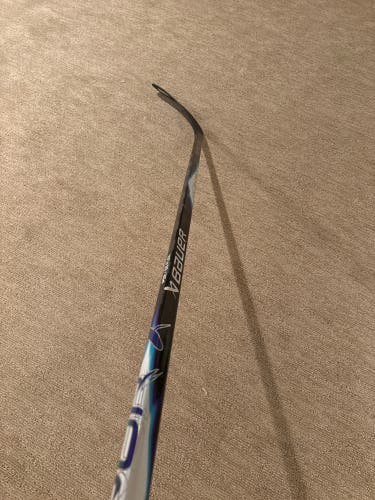 Junior Bauer Vapor Flylite Right Handed Hockey Stick P92 55 Flex (New)