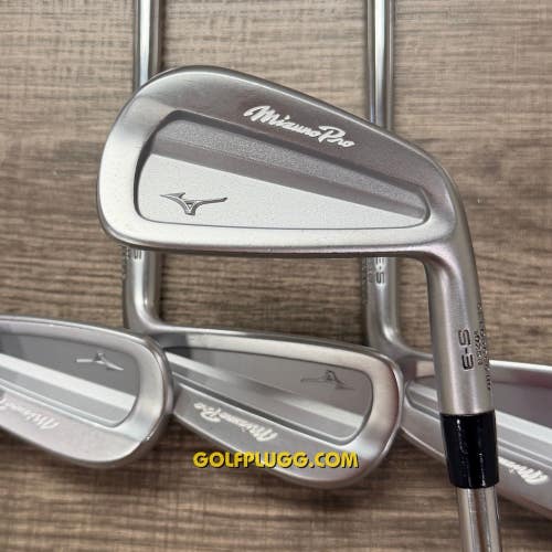2025 Mizuno Pro S3 Iron Set 4-PW / Dynamic Gold Steel, X Stiff (170)