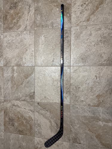 Senior Bauer Vapor Flylite Right Handed Hockey Stick P88 87 Flex