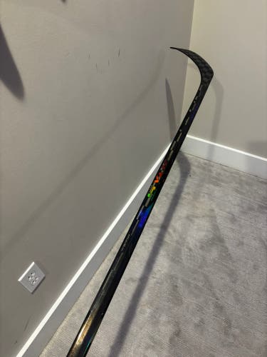 Junior Bauer Nexus Sync Right Handed Hockey Stick P28 40 Flex Pro Stock (Used)