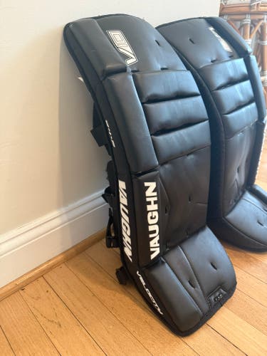 24" 2024 Vaughn Velocity V10 Goalie Leg Pads (Used)
