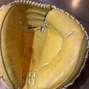 Marucci Acadia RH Catcher's Baseball Glove 32" (Used)