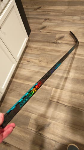 Senior Bauer Twitch Right Handed Hockey Stick P28 87 Flex (New)