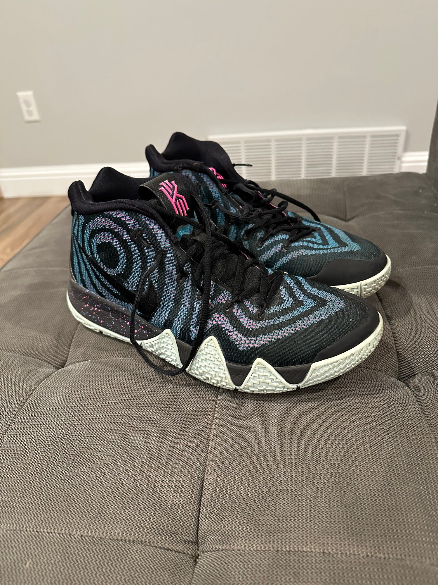 kyrie 4 80s