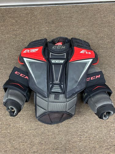 Medium CCM Extreme Flex Shield E2.9 Goalie Chest Protector (Used)