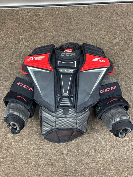 Medium CCM Extreme Flex Shield E2.9 Goalie Chest Protector (Used)