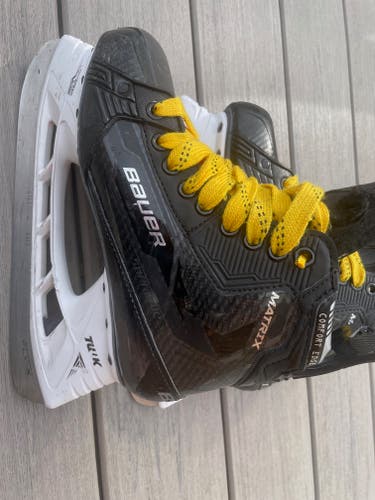 Bauer Supreme Matrix Hockey Skates Size 5.5 (Used)