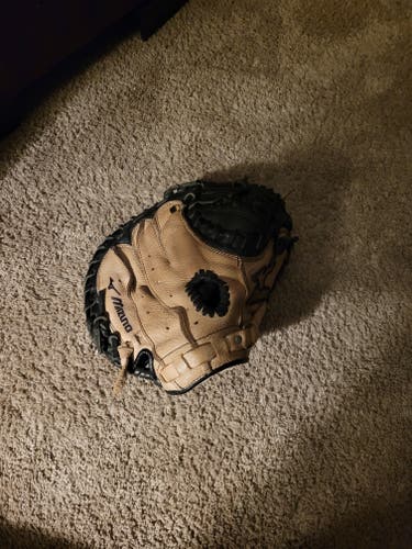 Mizuno RH Catcher's Prospect Baseball Glove 32.5" (Used)