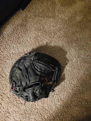 Mizuno RH Catcher's Prospect Series PowerClose Baseball Glove 31.5" (Used)