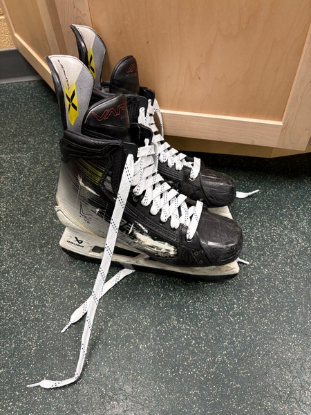 2023 Bauer Vapor Hyperlite 2 Hockey Skates 10 (Used)