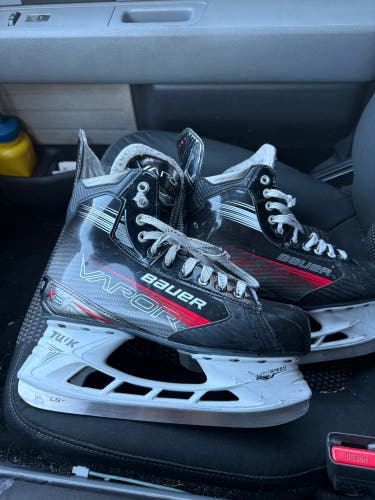 2024 Bauer Vapor X3 Hockey Skates Extra Wide Width 9( Used)
