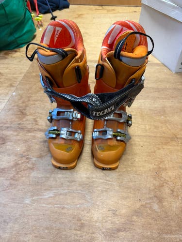 Mondo 22 & 22.5 Unisex Tecnica Diablo Flame All Mountain Ski Boots Soft Flex (Used)