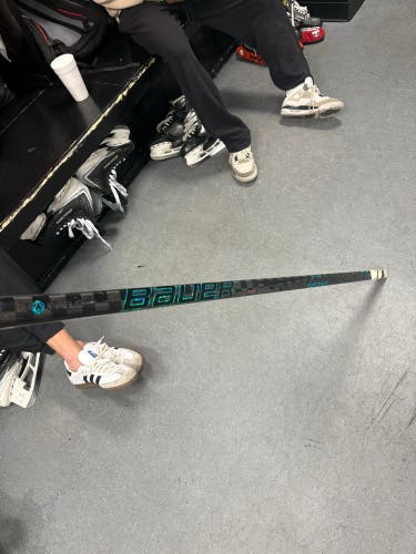 Senior Bauer Twitch Left Hand Hockey Stick P28 70 Flex (Used)