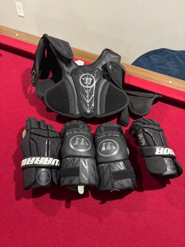 Medium Youth Warrior Burn Shoulder Pads (Used)