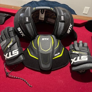 Medium Youth STX Stallion 200+ Shoulder Pads (Used)