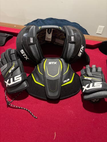 Medium Youth STX Stallion 200+ Shoulder Pads (Used)