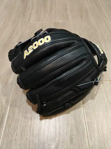 Baseball Glove 10" (Used)