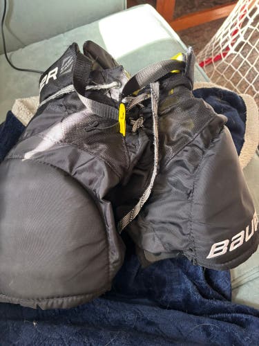 Youth Small Bauer Supreme Mach Hockey Pants (Used)