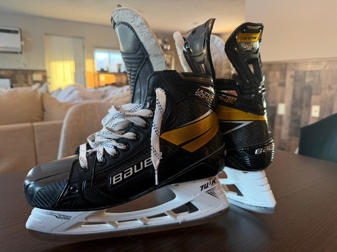 2020 Bauer Supreme Ultrasonic Hockey Skates Regular Width 7.5 (Used)