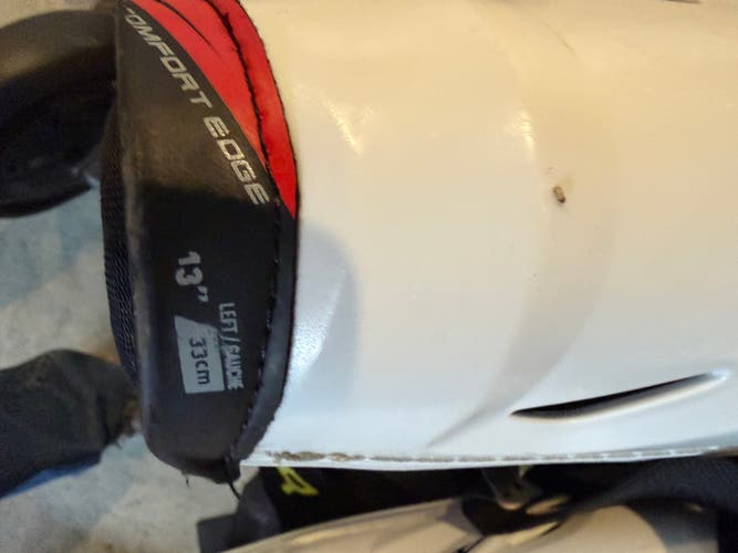 Intermediate Bauer Vapor 2X Pro 13" Shin Pads (Used)