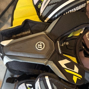 Large Junior Warrior ALPHA LX 20 Shoulder Pads (Used)