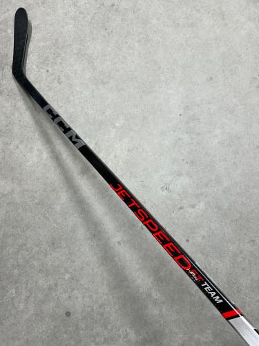55 Flex P28 Intermediate CCM JetSpeed FT Team Right Hand Hockey Stick (New)