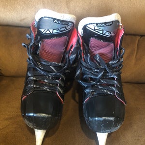 Bauer Hockey Goalie Skates Regular Width Size 4 (Used)