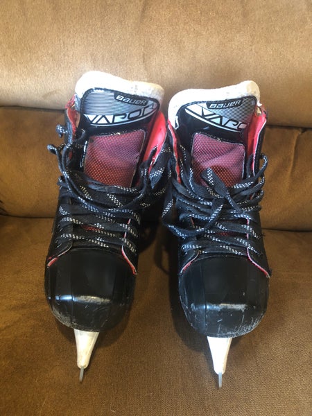 Bauer Hockey Goalie Skates Regular Width Size 4 (Used)