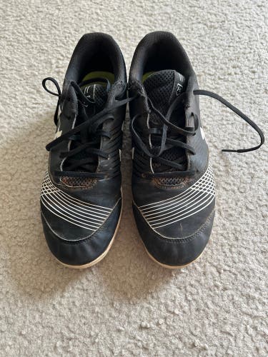 Unisex Size M 9.0 (W 10.0) Adult Under Armour Molded Cleats Cleats (Used)
