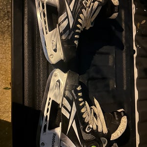 White 2010 Reebok 11K Hockey Skates Regular Width 8.5 (Used)