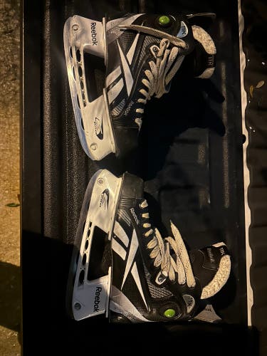 White 2010 Reebok 11K Hockey Skates Regular Width 8.5 (Used)