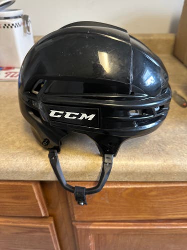 Medium CCM Tacks 910 Helmet (Used)