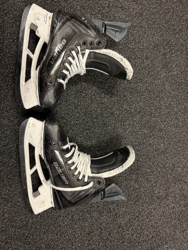 Black 2025 Bauer Vapor Flylite Hockey Skates Regular Width Pro Stock 8 (Used)