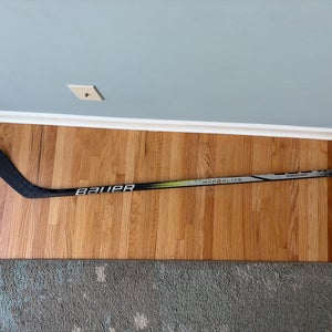 Intermediate Bauer Vapor Hyperlite Right Handed Hockey Stick P28 50 Flex (Used)