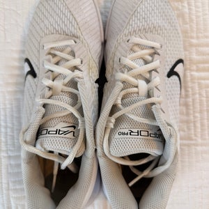 Size M 7.5 (W 8.5) Tennis Shoes