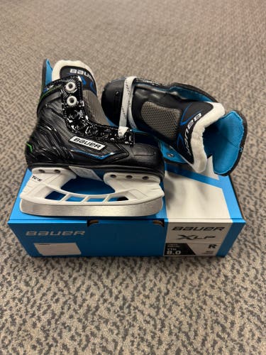 Bauer Youth XLP Hockey Skates 8 (New)