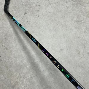 90 Flex P28 Senior True Catalyst 9x3 Right Hand Hockey Stick Pro Stock (New)