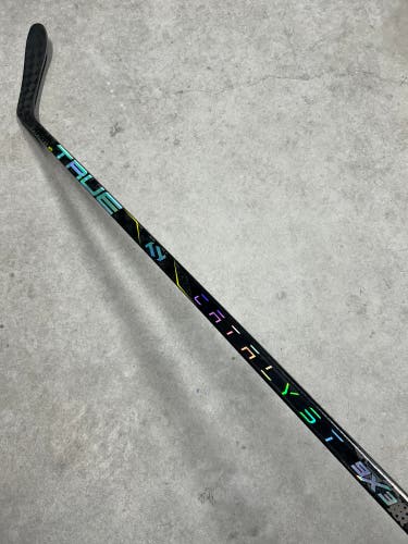 90 Flex P28 Senior True Catalyst 9x3 Right Hand Hockey Stick Pro Stock (New)