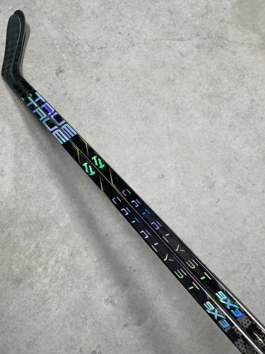 2 PACK 90 Flex P28 Senior True Catalyst 9x3 Right Hand Hockey Stick Pro Stock (New)