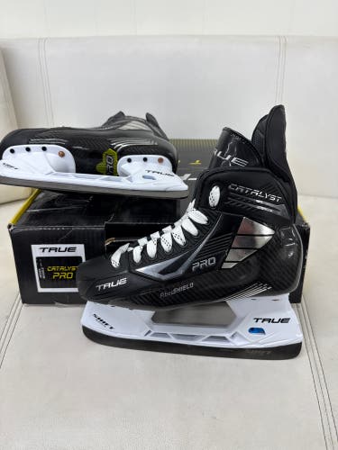 True Catalyst Pro Hockey Skates Regular Width 7.5 (New)