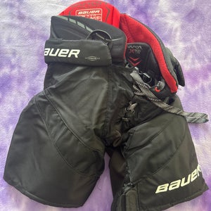 Black Junior Small Bauer Vapor X900 Lite Hockey Pants (Used)