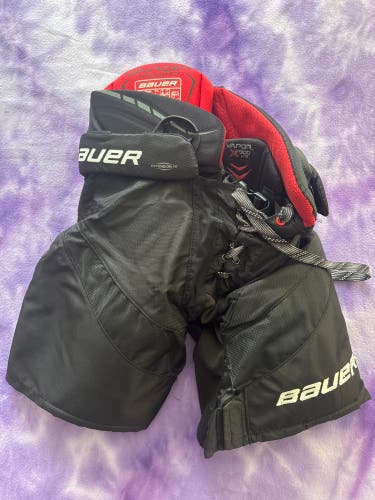 Black Junior Small Bauer Vapor X900 Lite Hockey Pants (Used)