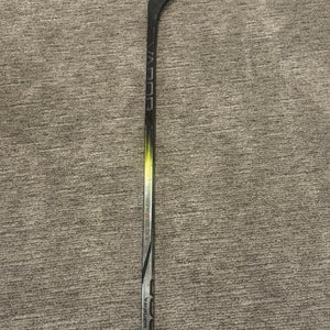 Youth Bauer Vapor Hyperlite 2 Left Hand Hockey Stick P28 Less Than 30 Flex (Used)