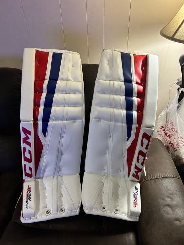 33" CCM Extreme Flex 860 Goalie Leg Pads (Used)